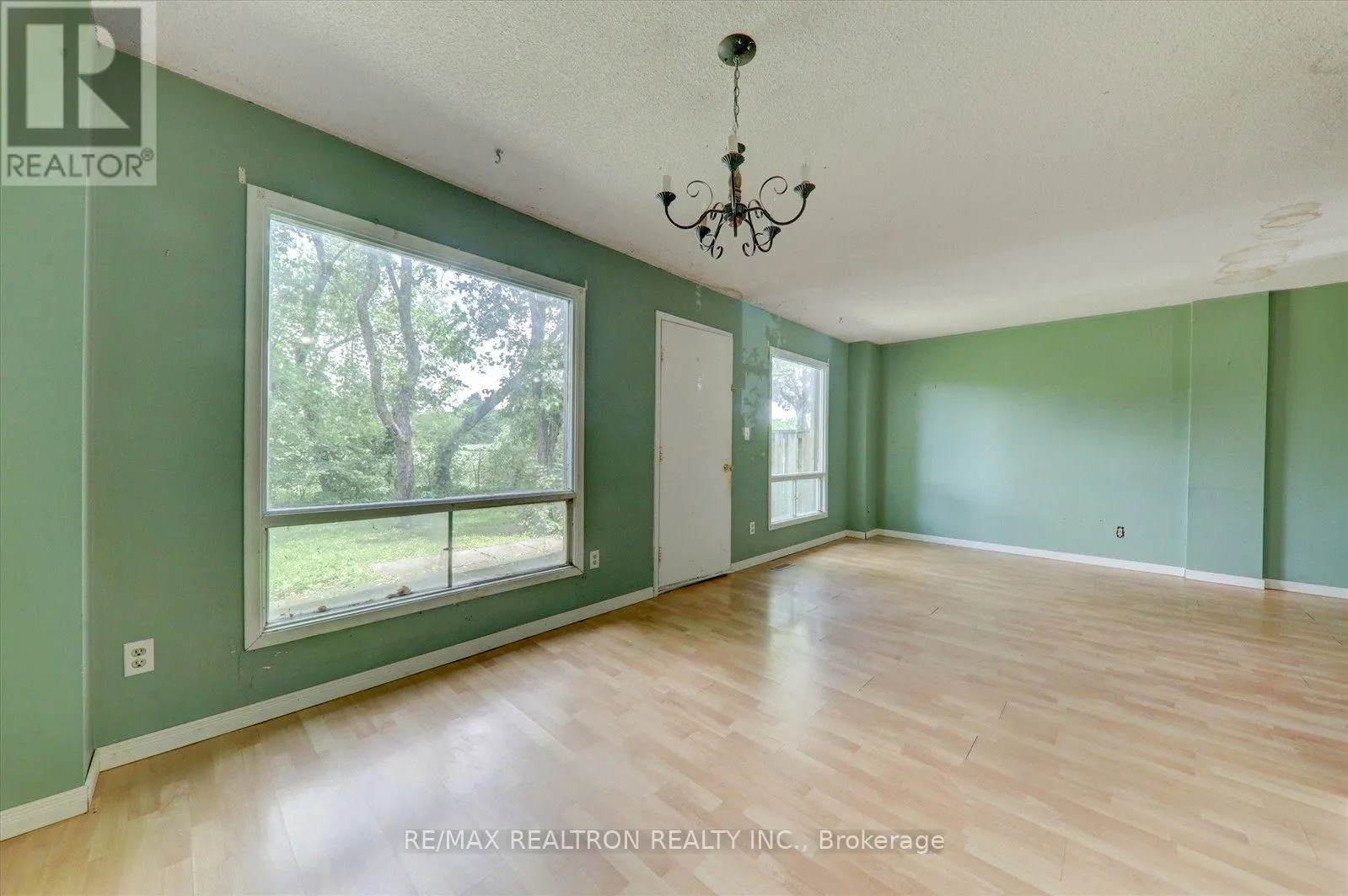 105 - 10 LIVONIA PLACE