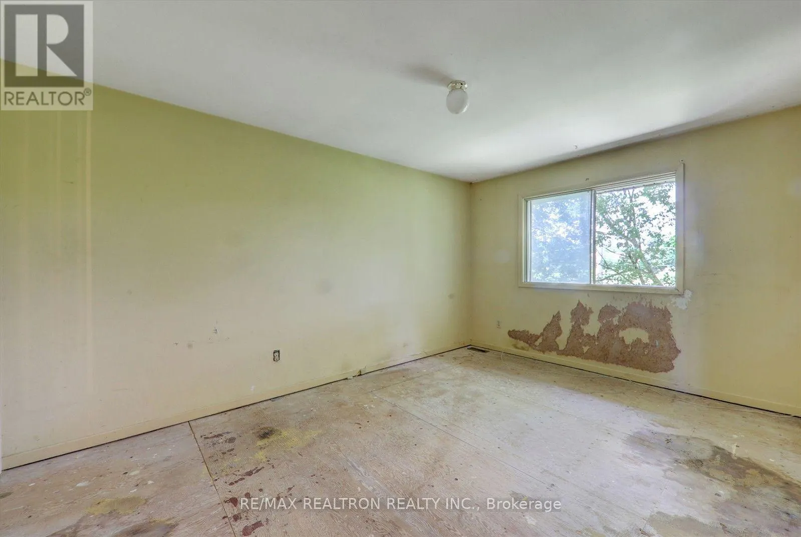 105 - 10 LIVONIA PLACE