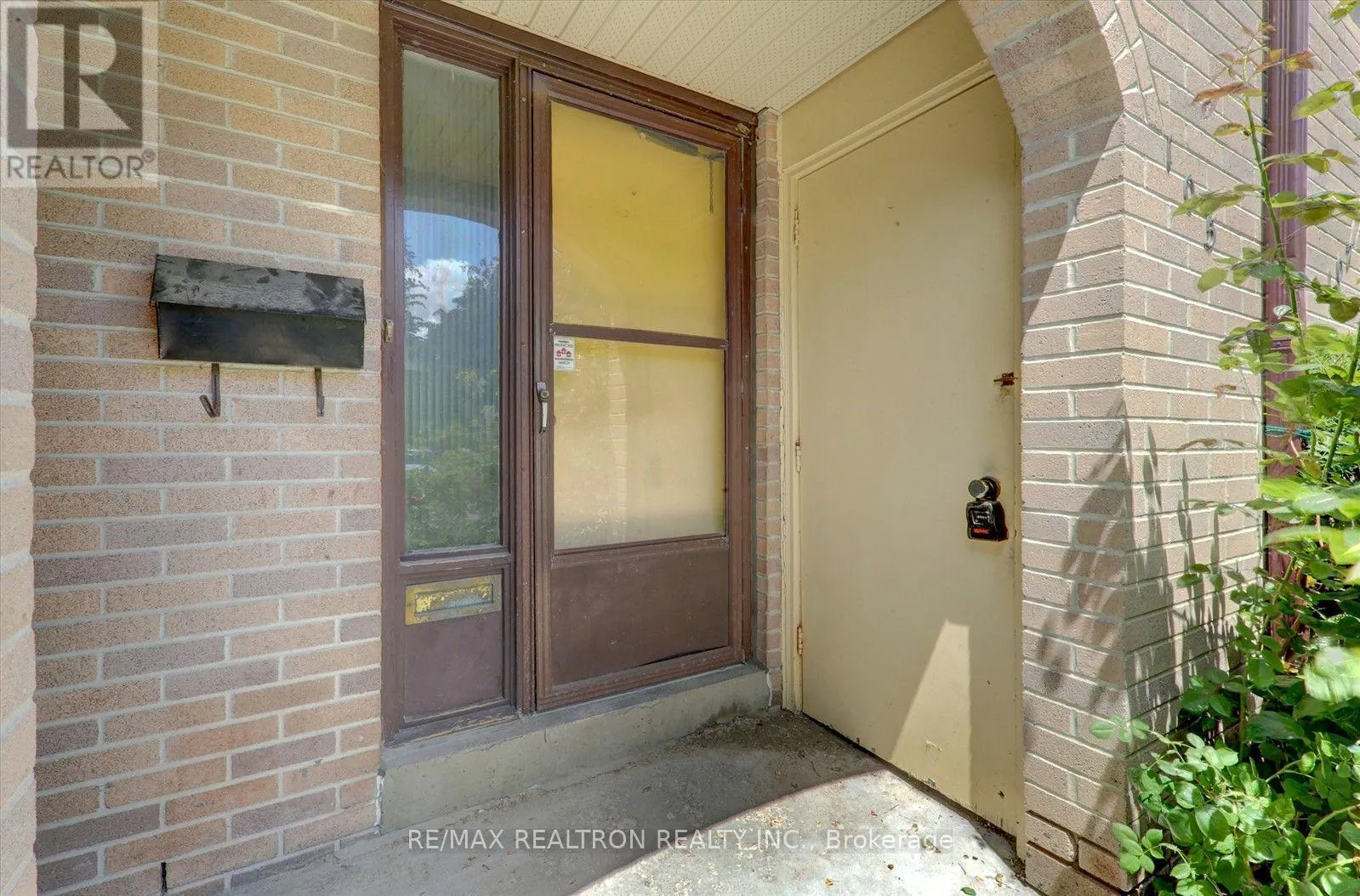 105 - 10 LIVONIA PLACE