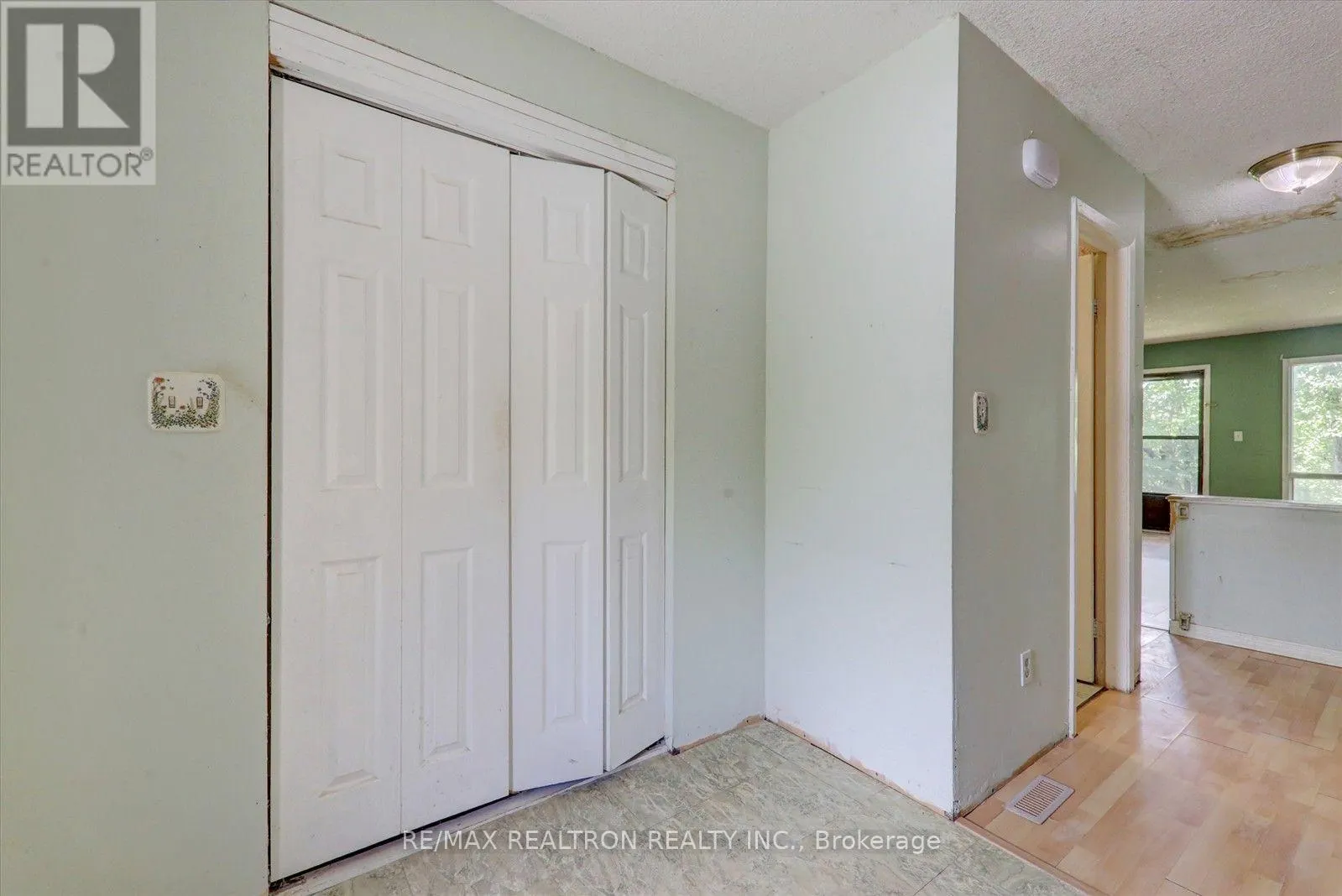 105 - 10 LIVONIA PLACE