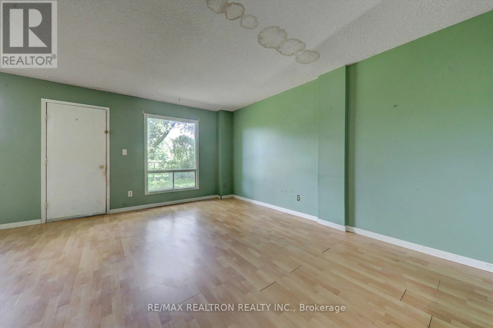 105 - 10 LIVONIA PLACE