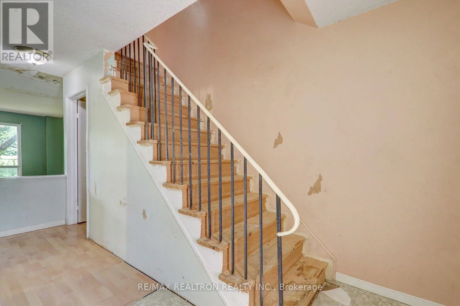105 - 10 LIVONIA PLACE