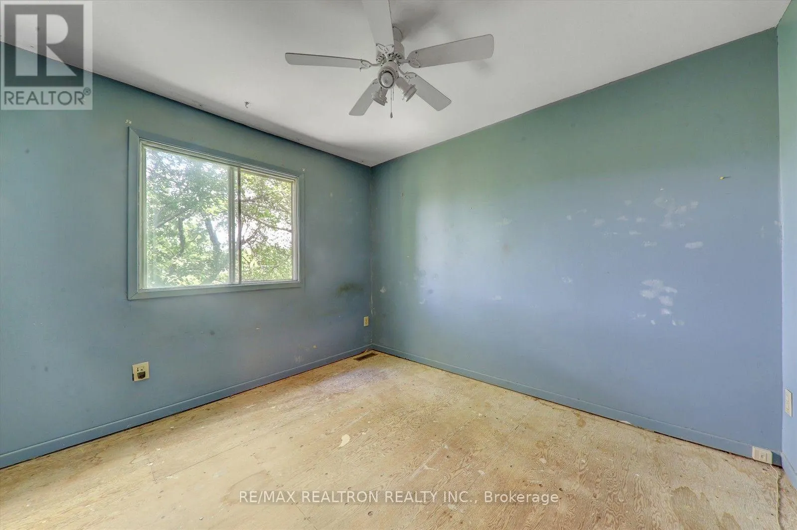 105 - 10 LIVONIA PLACE
