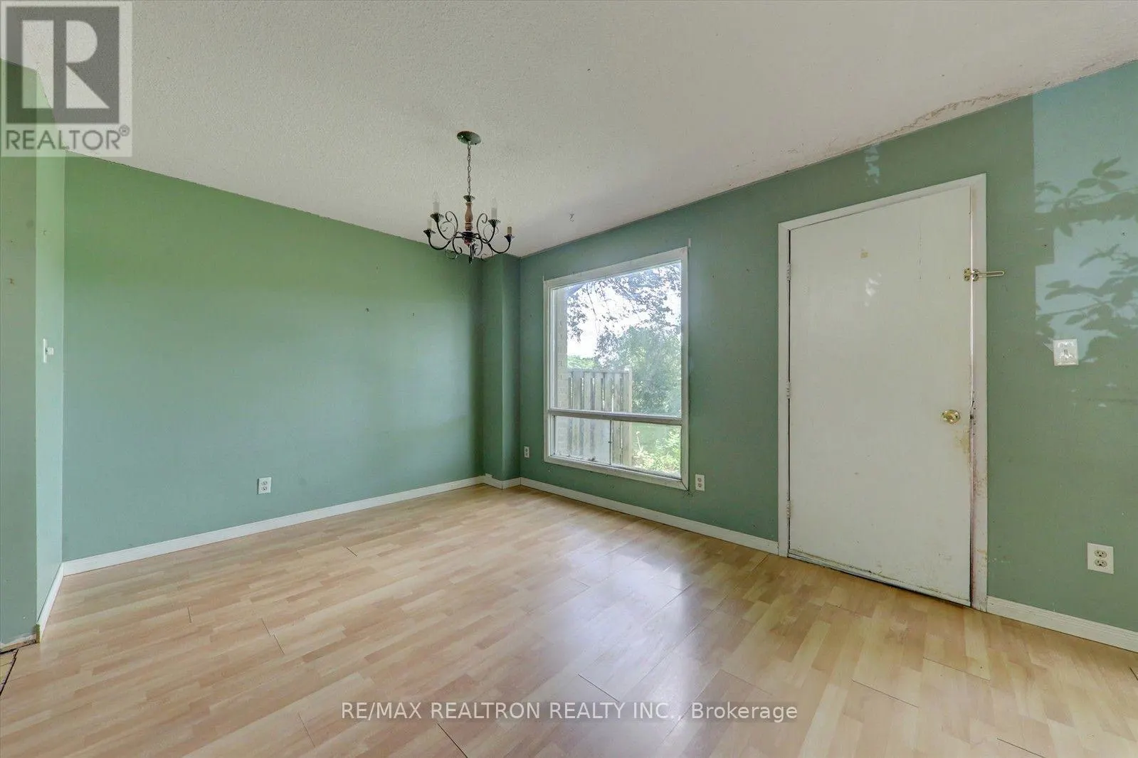 105 - 10 LIVONIA PLACE