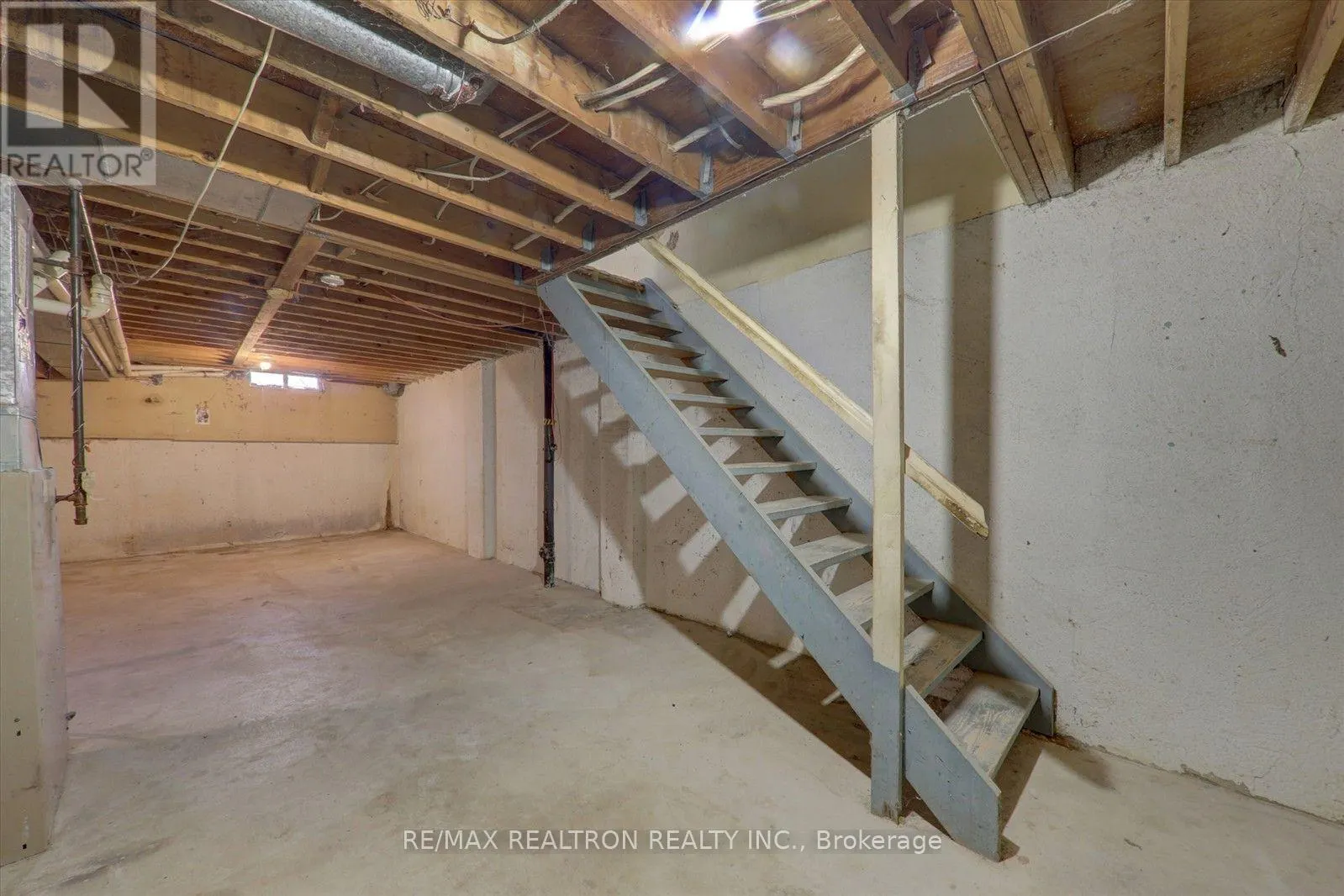 105 - 10 LIVONIA PLACE