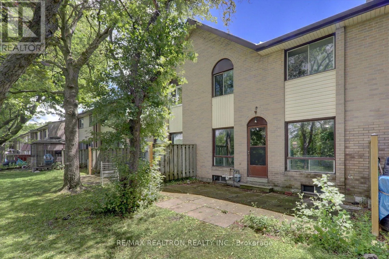 105 - 10 LIVONIA PLACE