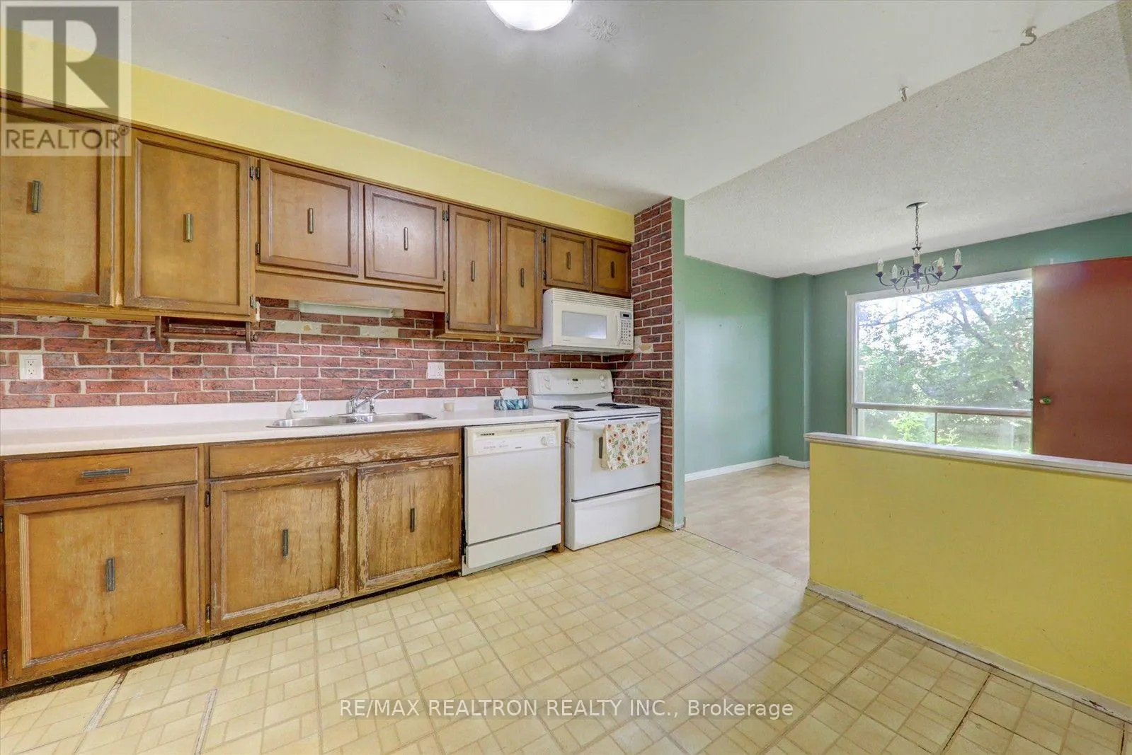 105 - 10 LIVONIA PLACE