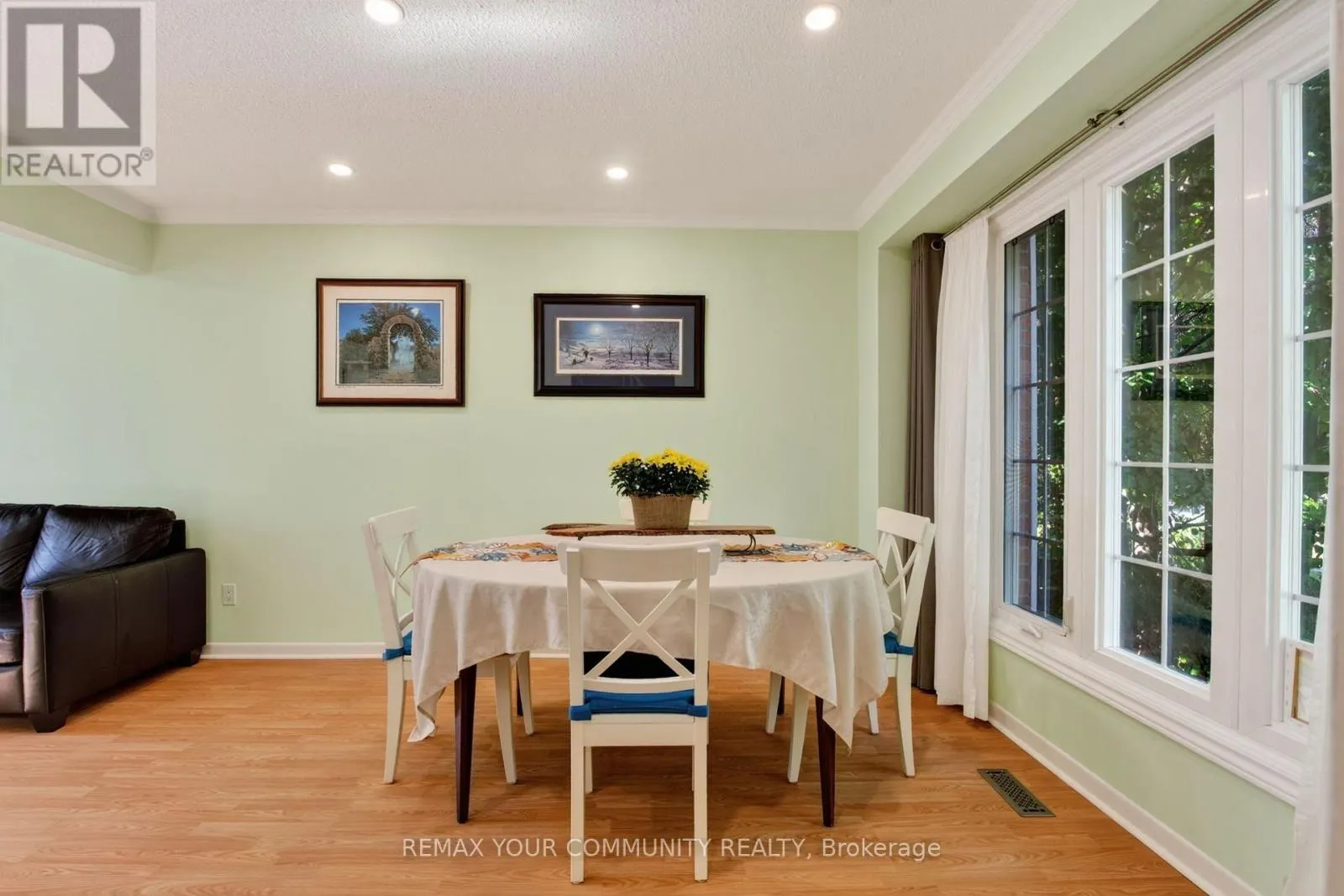 6 STANDBRIDGE COURT