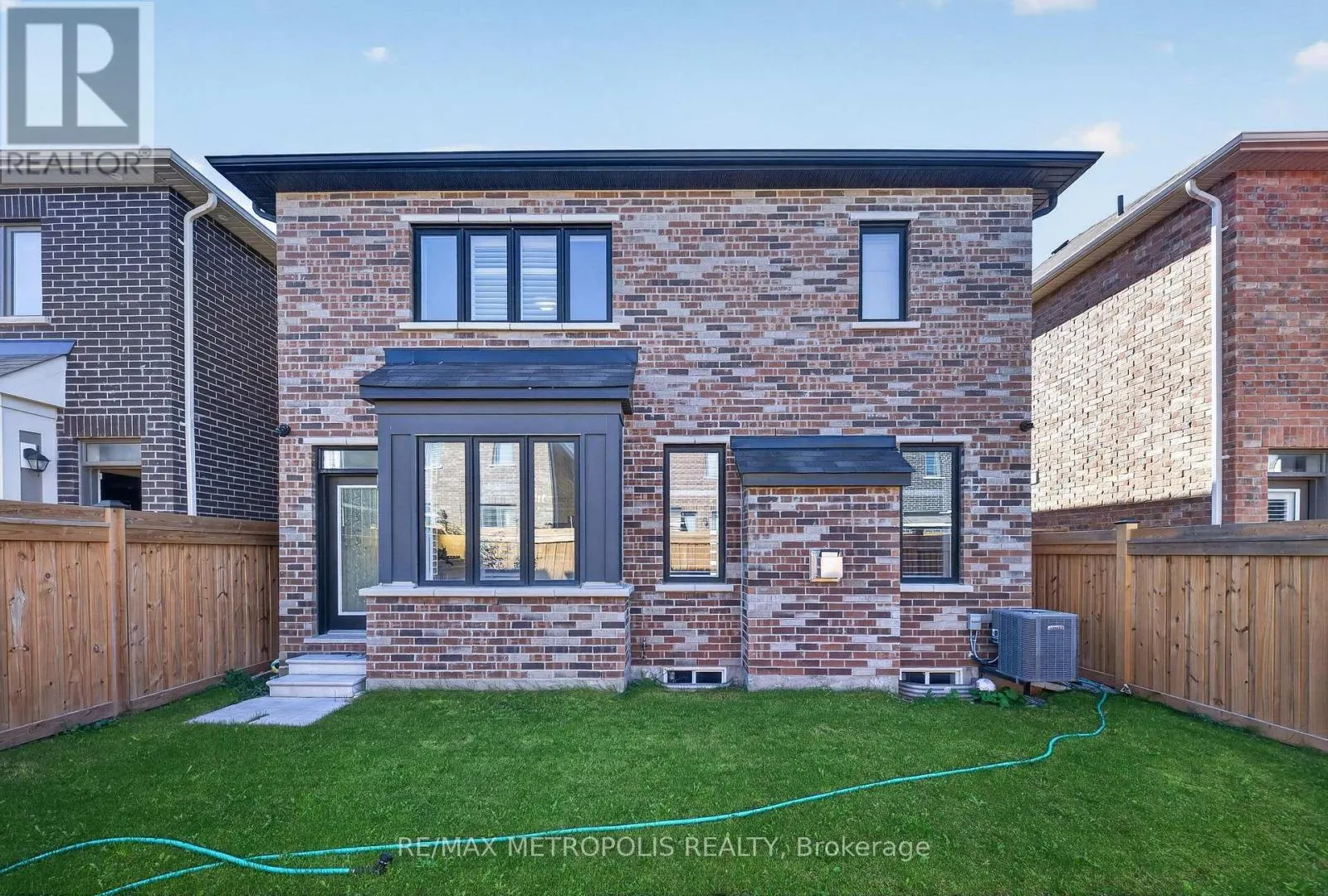 32 LOCKYER DRIVE