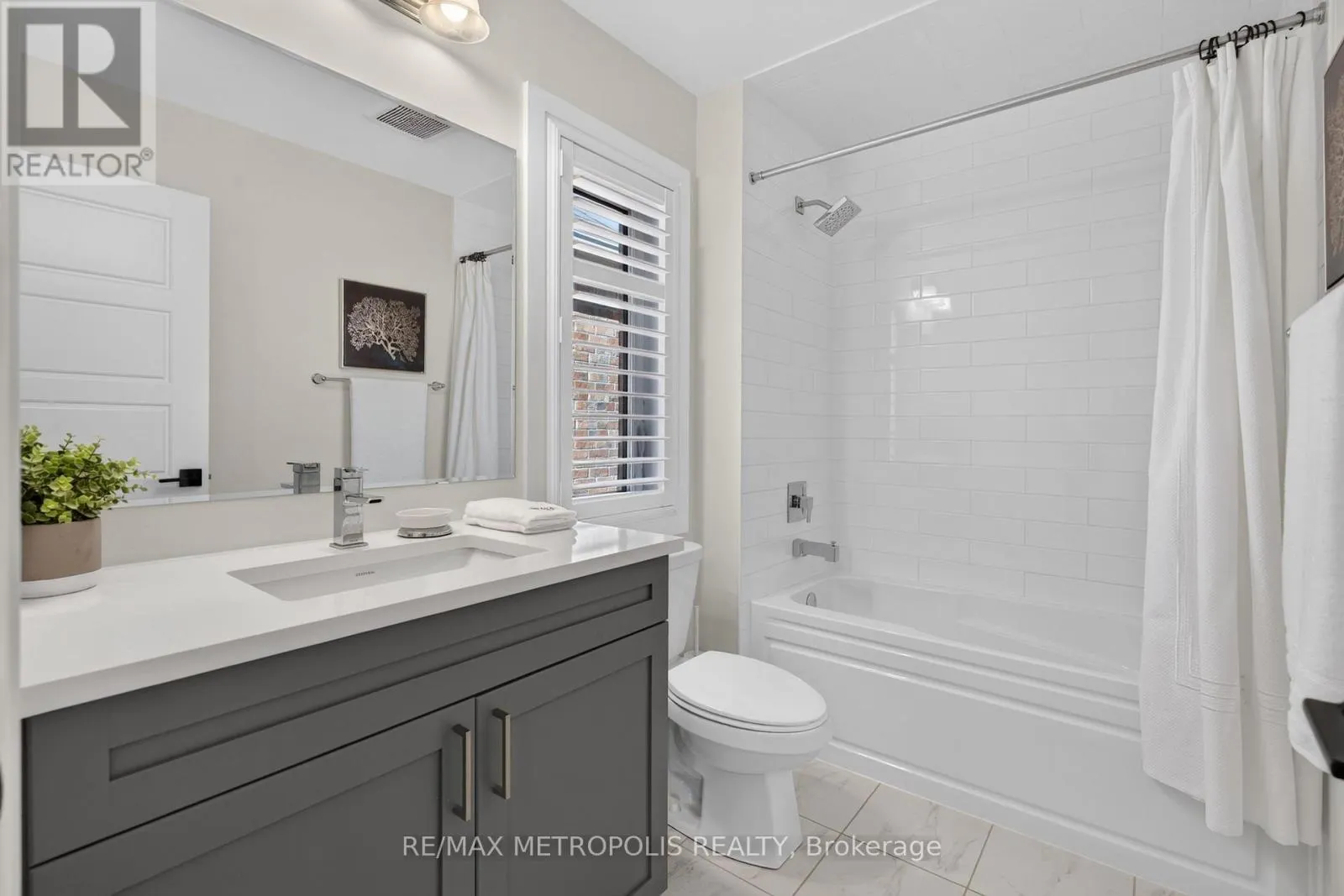 32 LOCKYER DRIVE