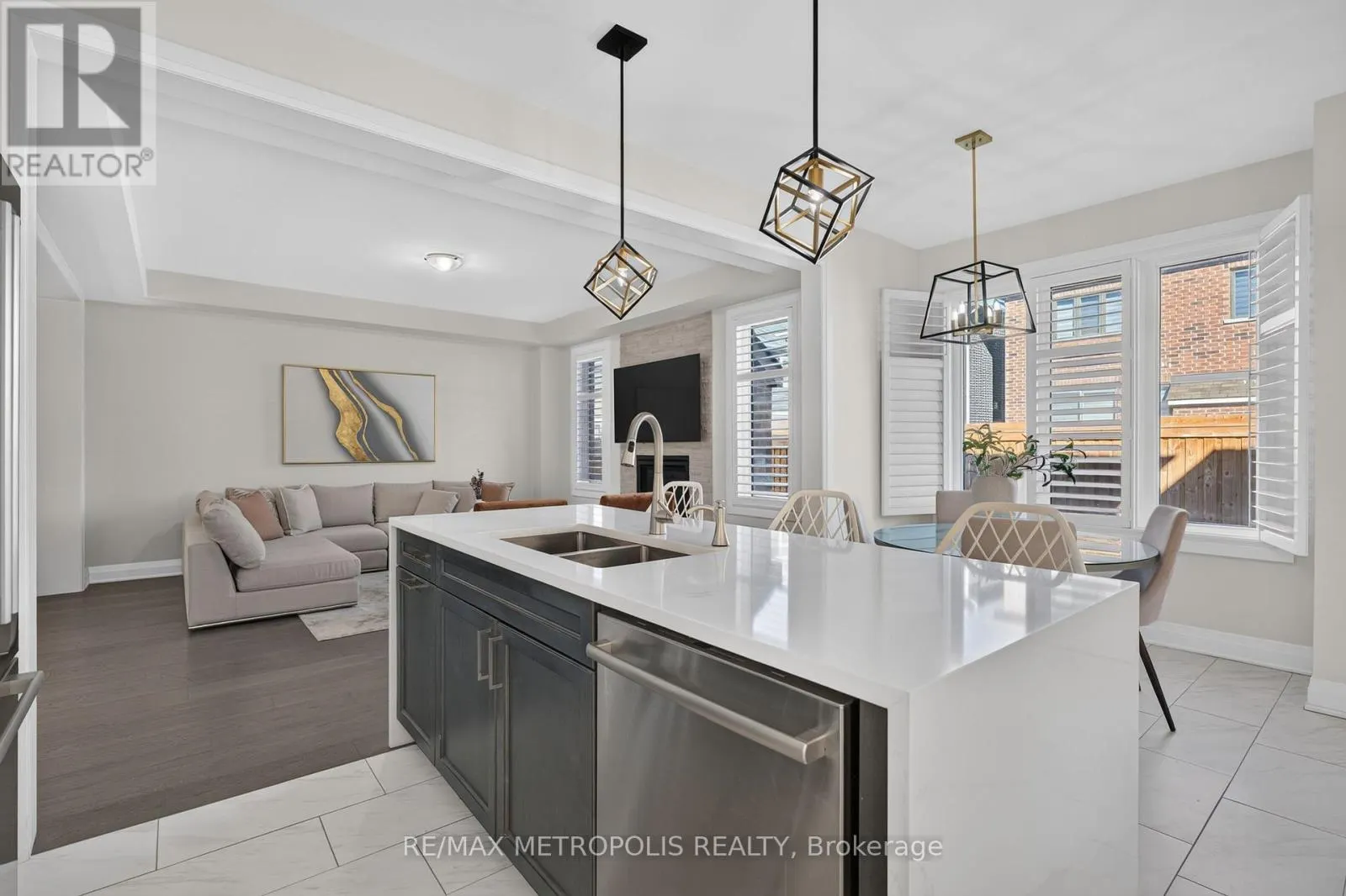 32 LOCKYER DRIVE