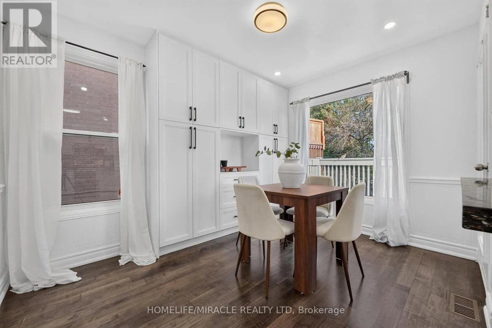 3 TRAWLEY CRESCENT