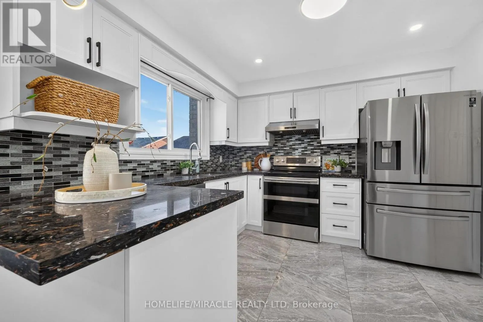 3 TRAWLEY CRESCENT