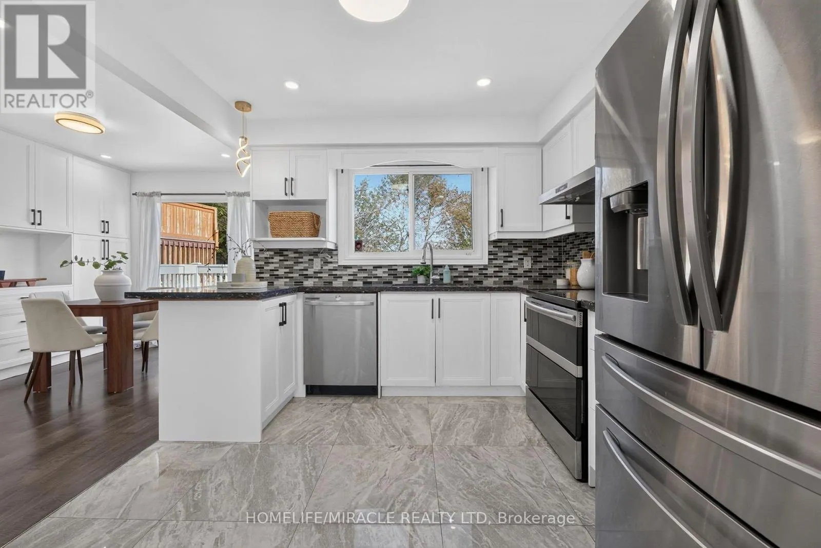 3 TRAWLEY CRESCENT