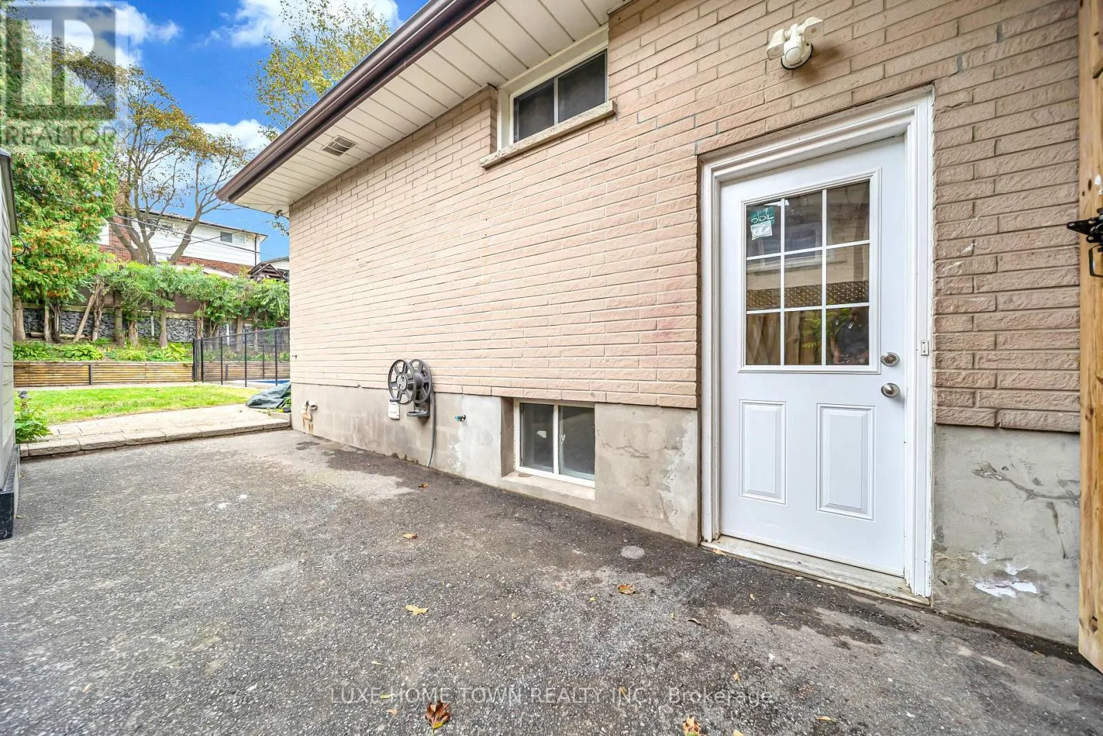 61 KEEWATIN STREET S