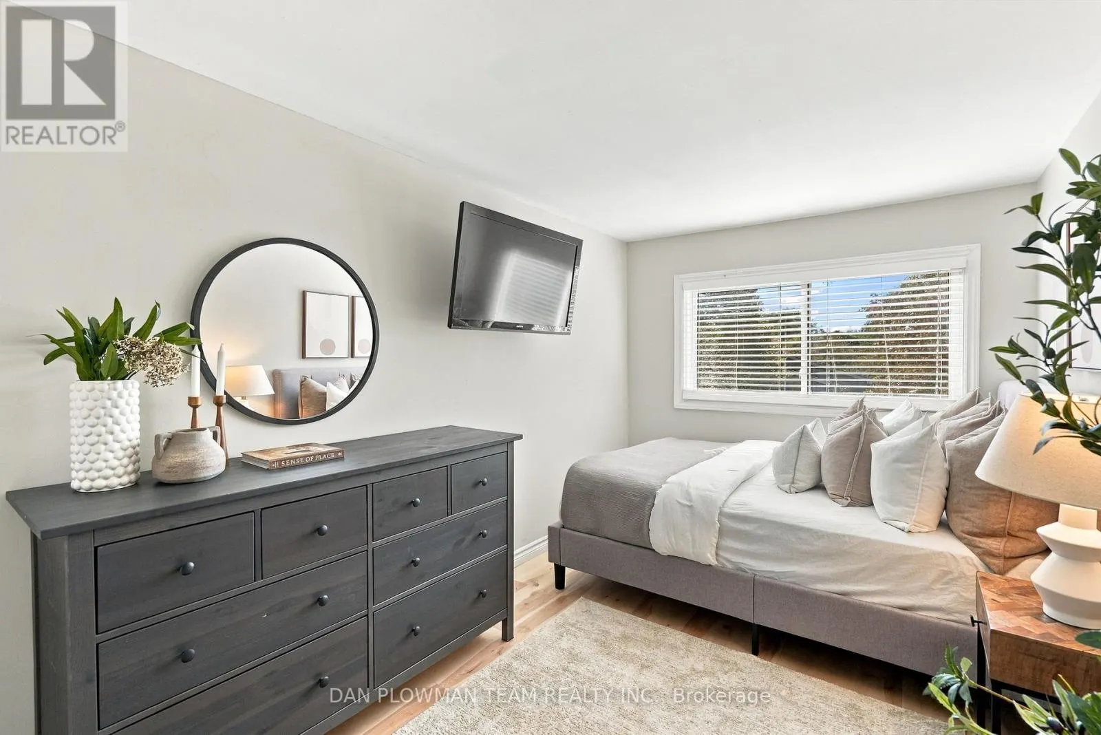 81 - 1133 RITSON ROAD N