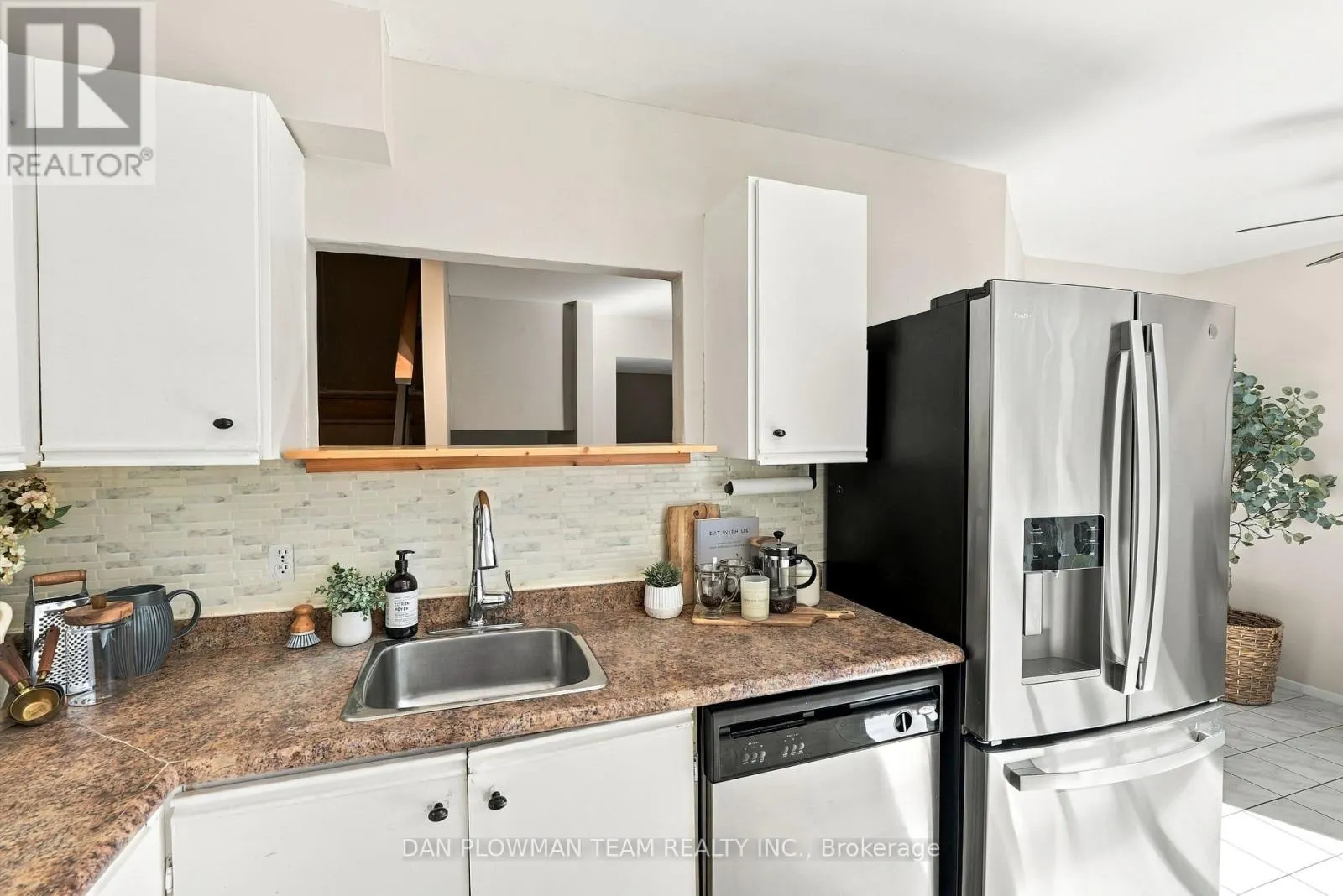 81 - 1133 RITSON ROAD N