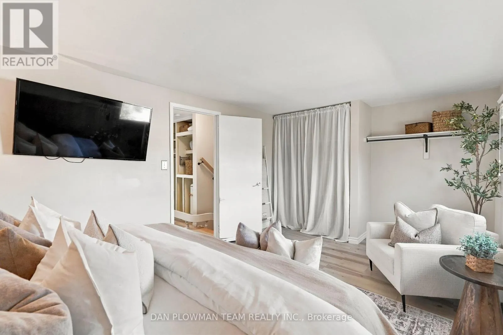 81 - 1133 RITSON ROAD N