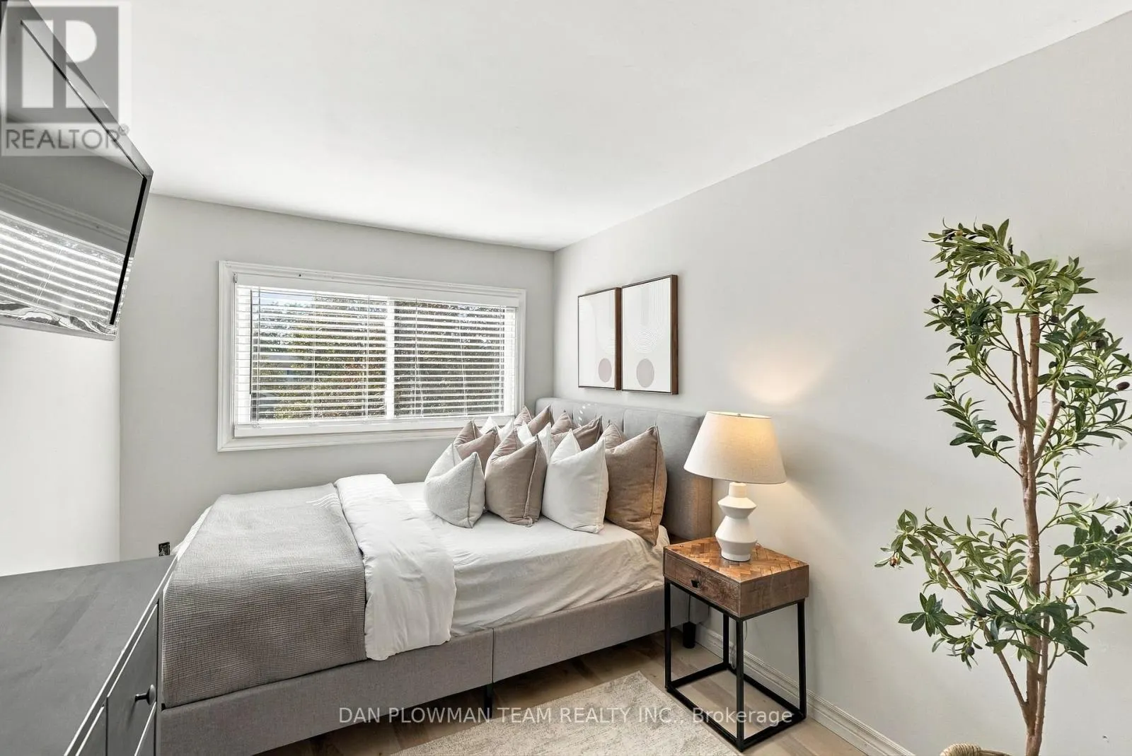 81 - 1133 RITSON ROAD N