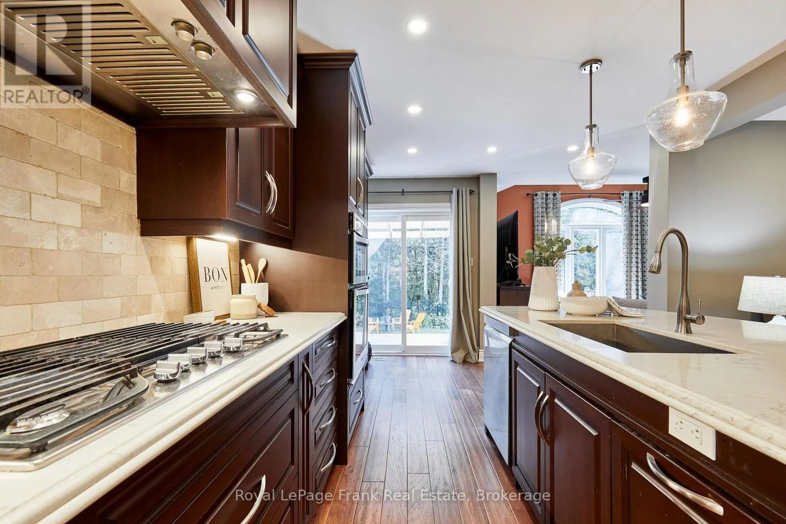78 BEACHGROVE CRESCENT