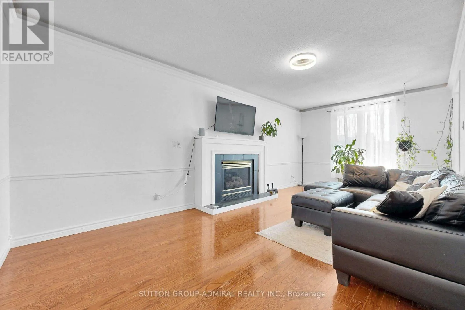 879 PEGGOTY CIRCLE