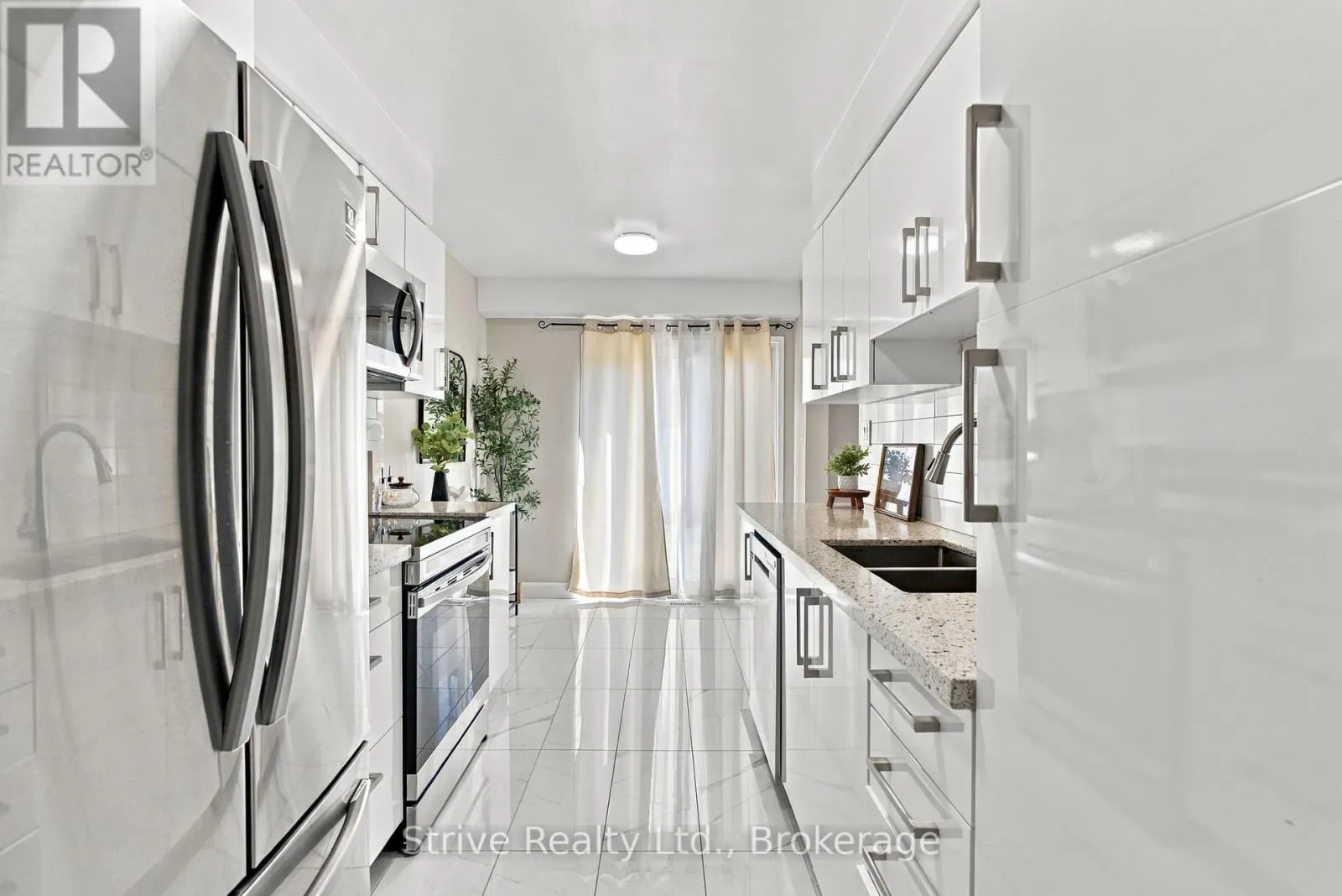 174 - 10 BASSETT BOULEVARD E #174