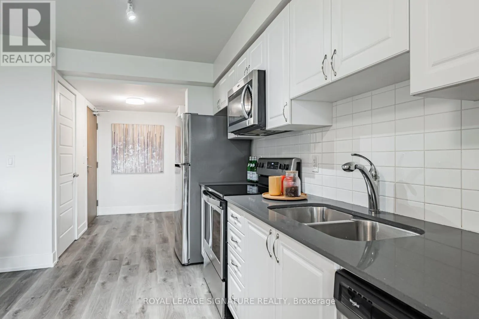 1206 - 1255 BAYLY STREET