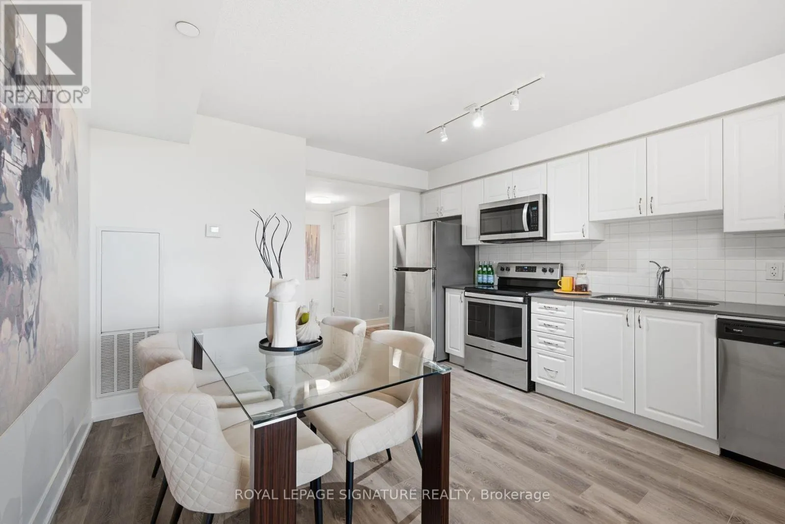 1206 - 1255 BAYLY STREET