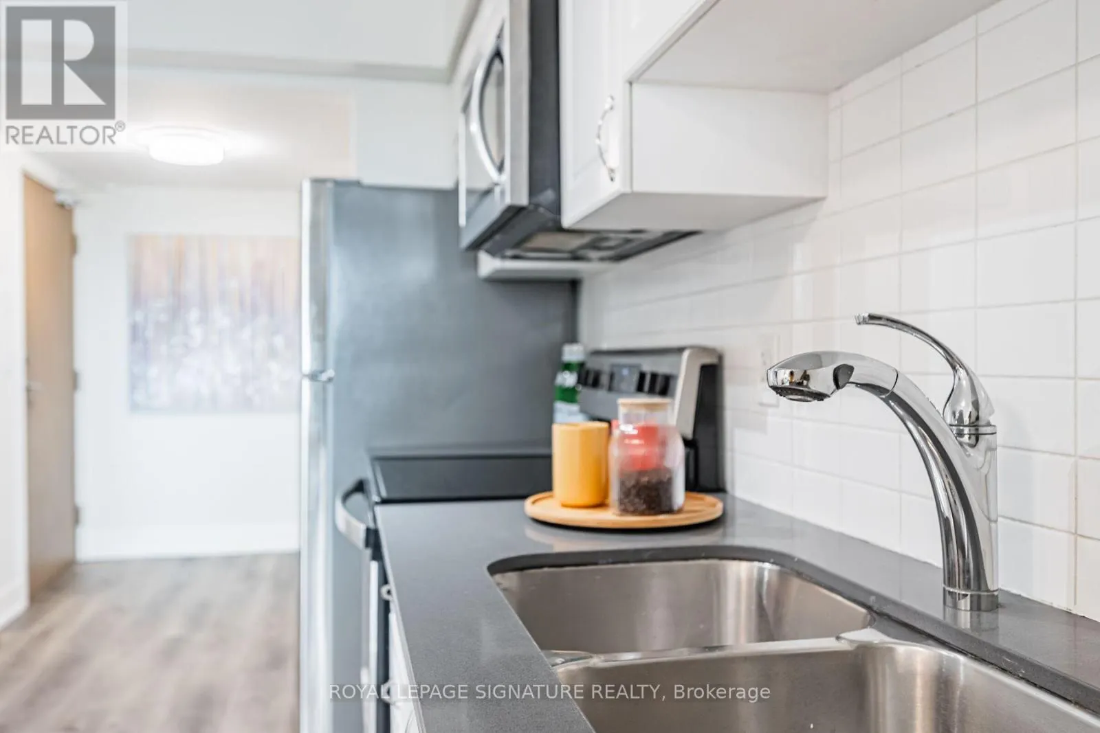 1206 - 1255 BAYLY STREET