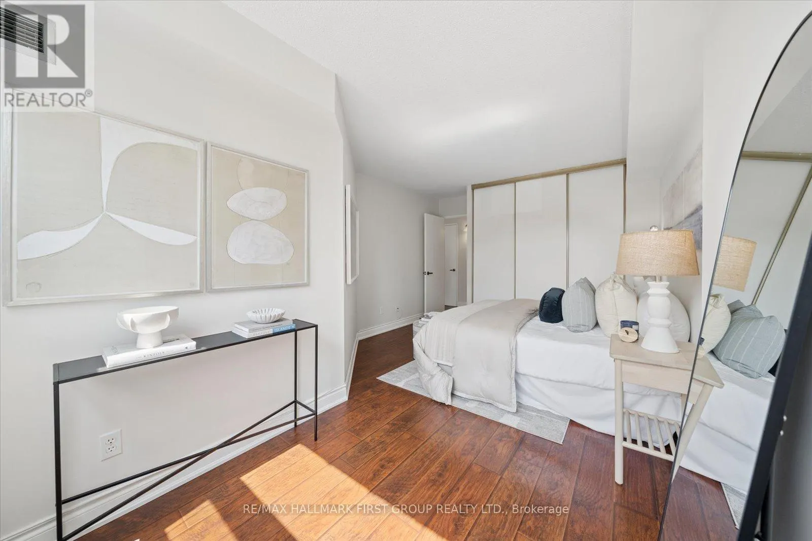 206 - 2 WESTNEY ROAD N