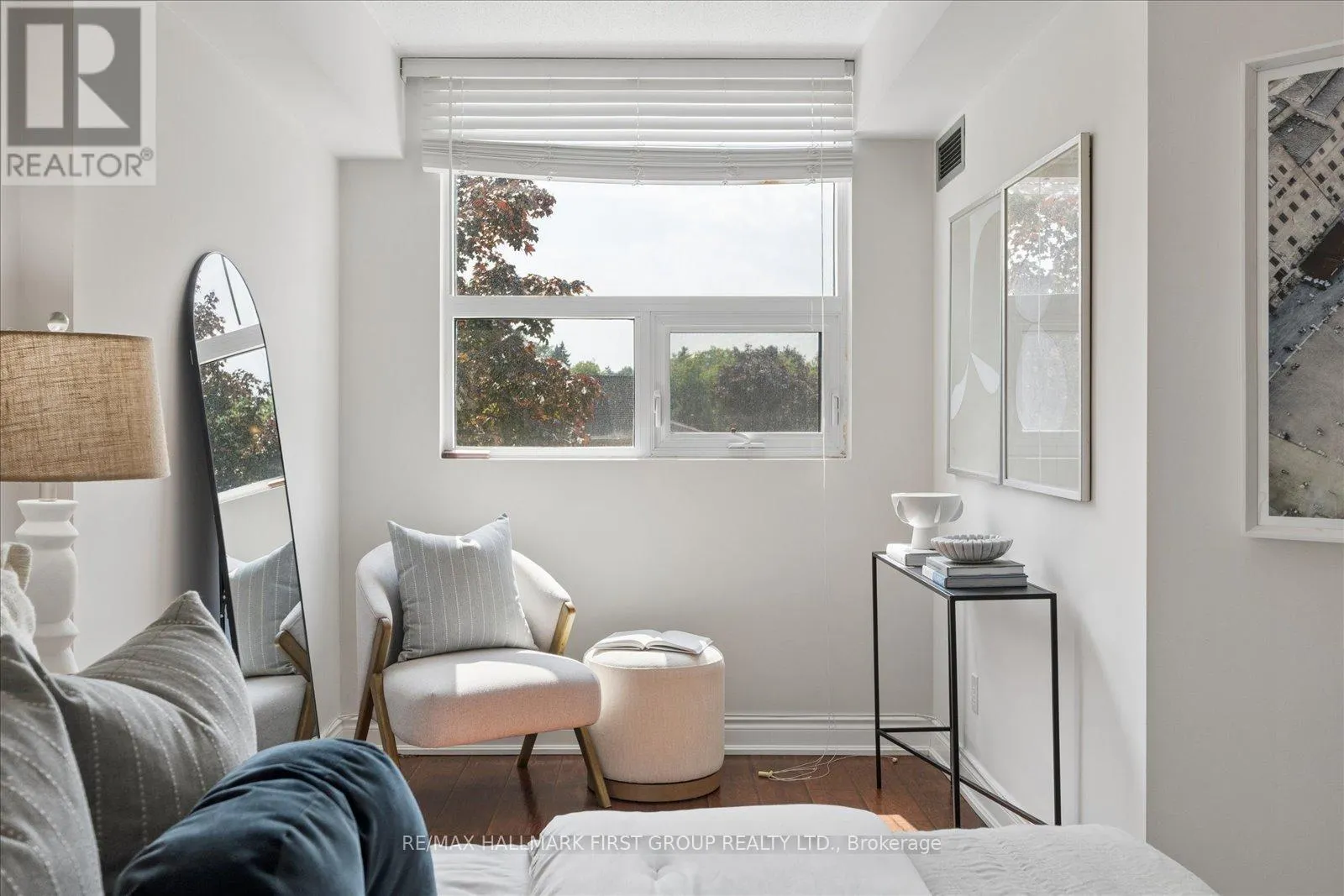 206 - 2 WESTNEY ROAD N