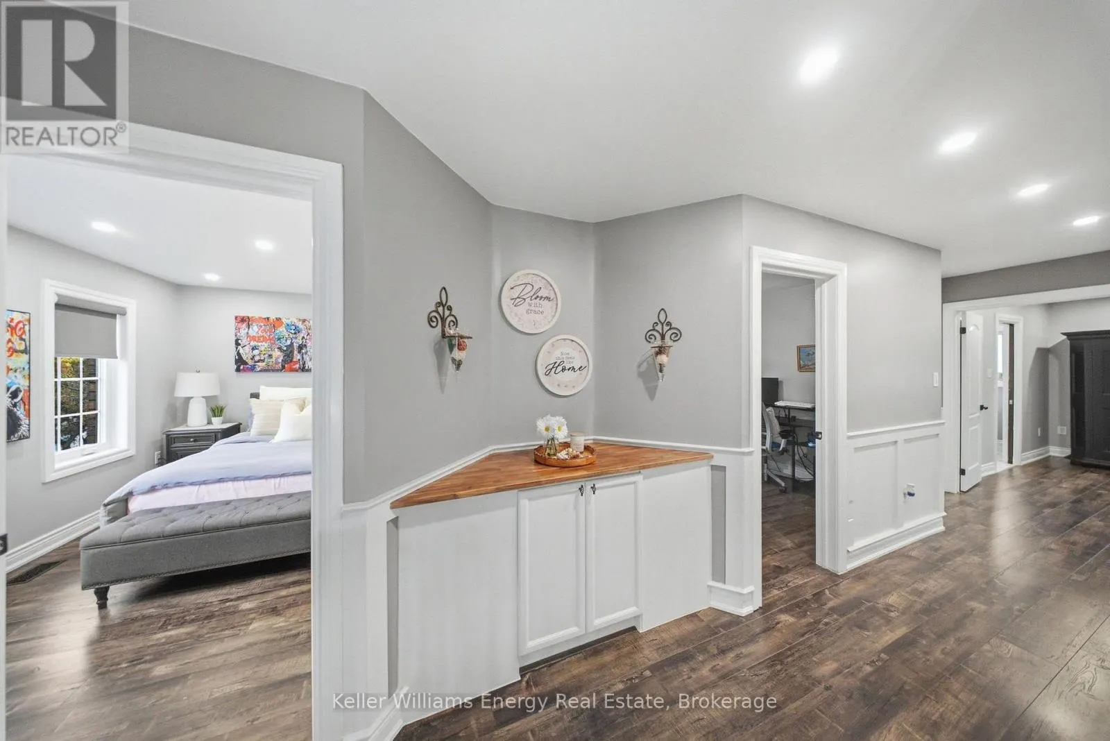 8 HOLLIMAN LANE