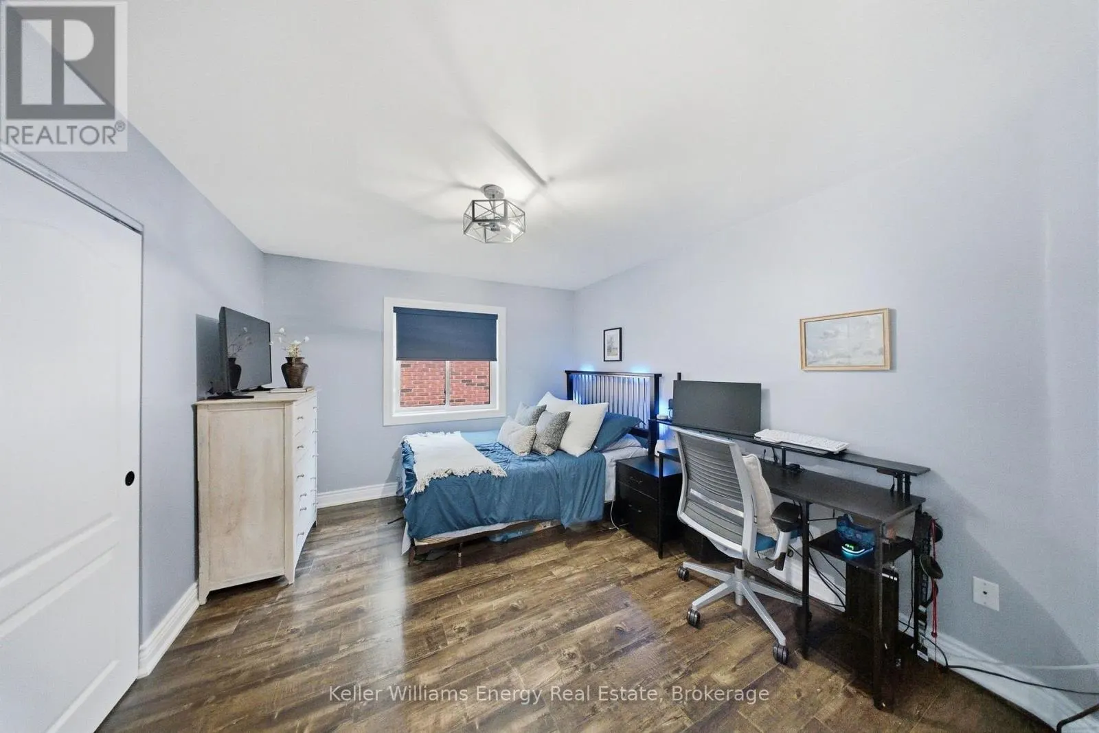 8 HOLLIMAN LANE