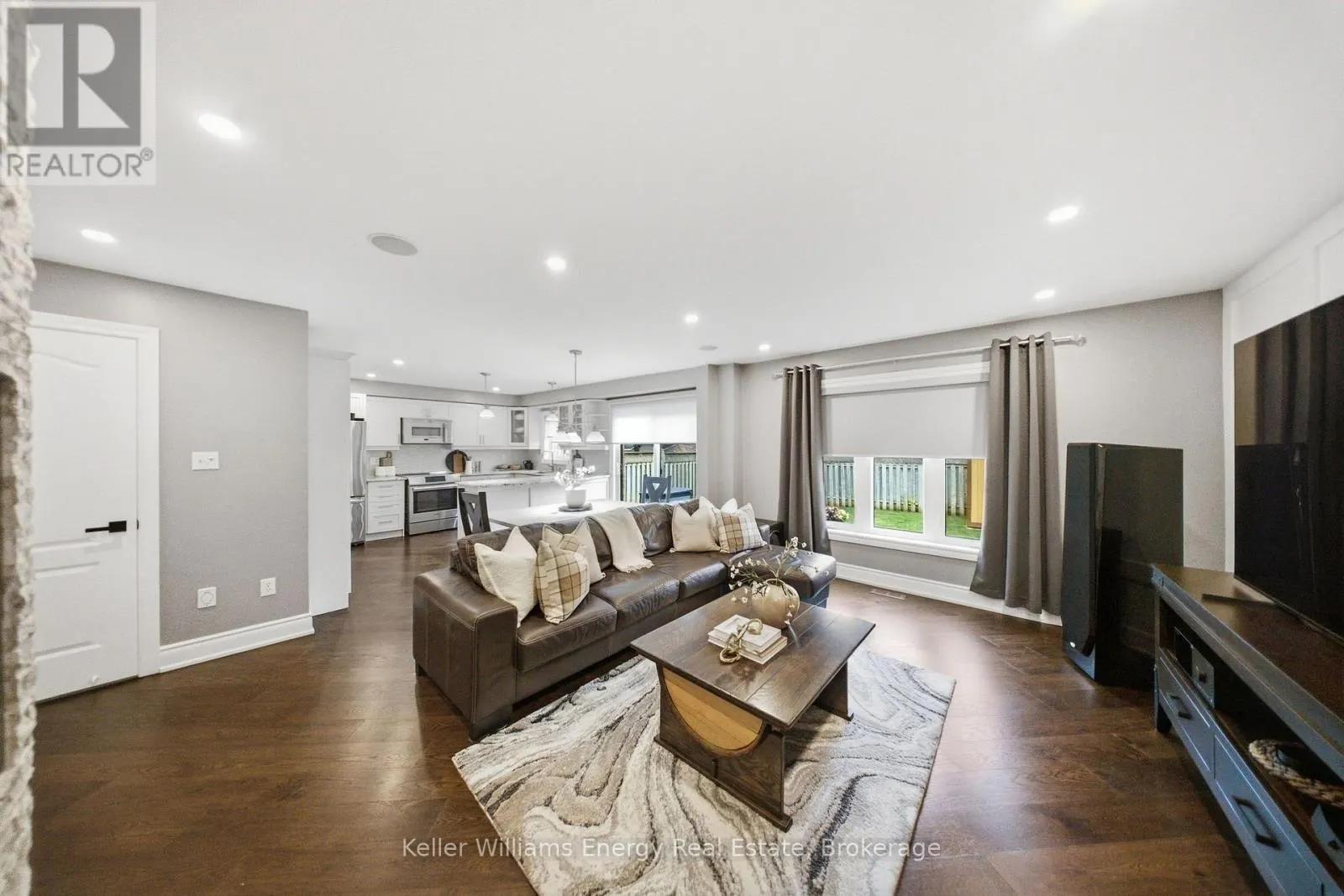 8 HOLLIMAN LANE