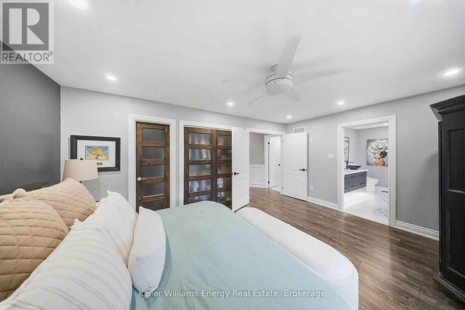 8 HOLLIMAN LANE