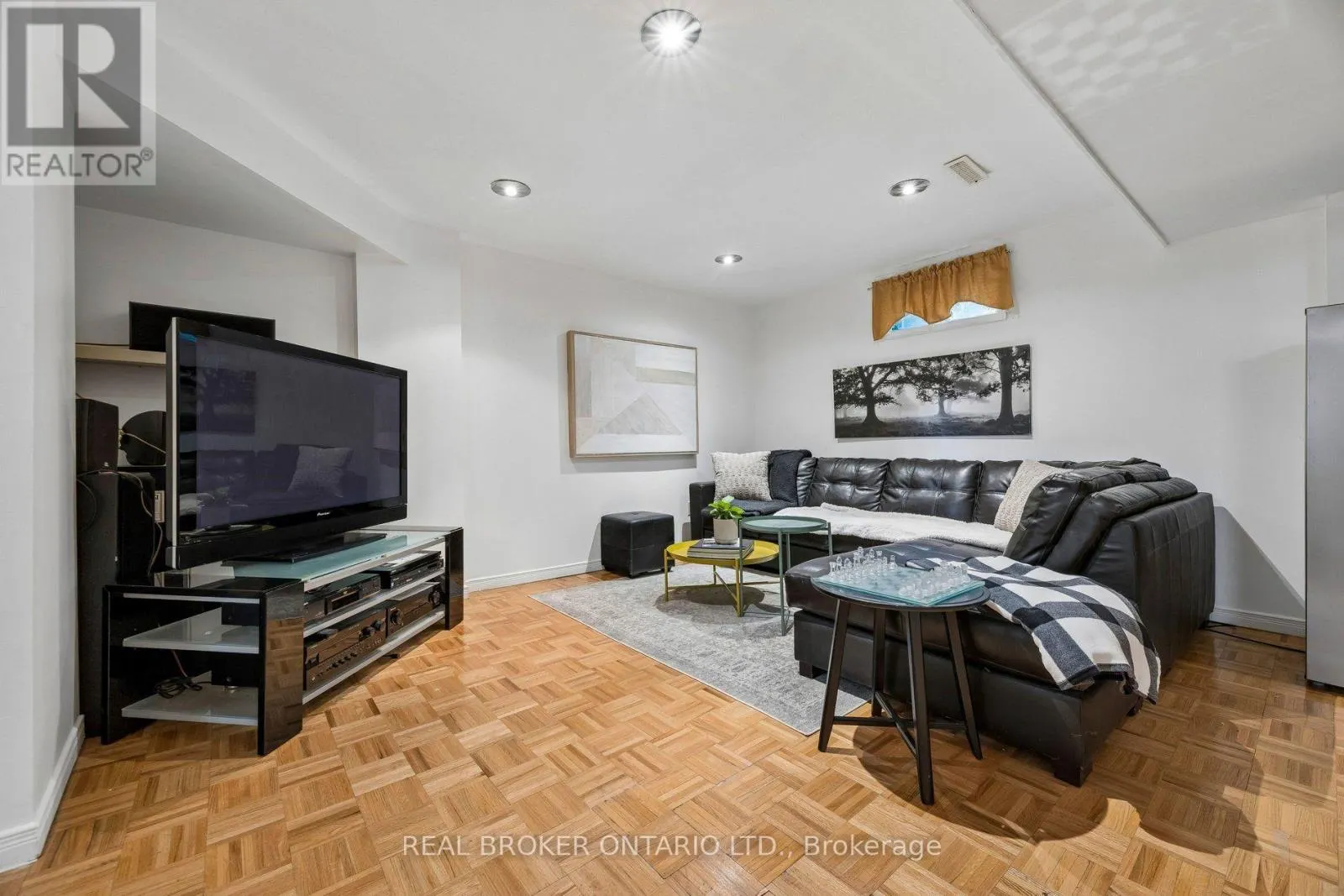 22 RAVENSCROFT ROAD