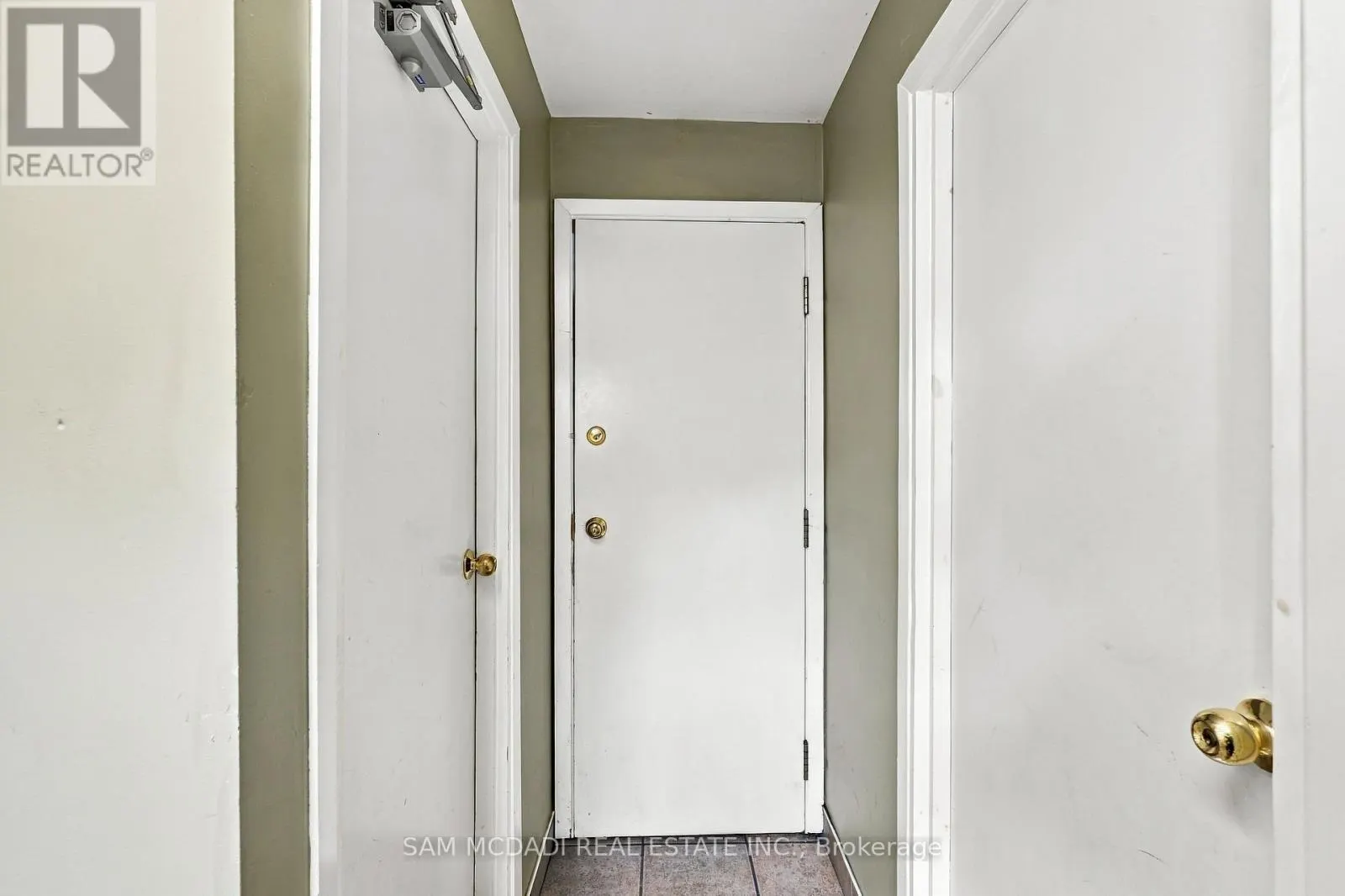 571 KINGSTON ROAD W