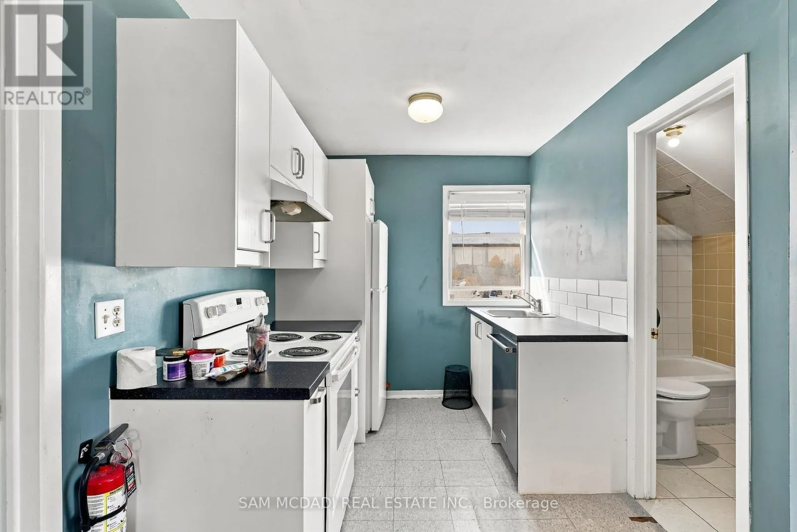 571 KINGSTON ROAD W