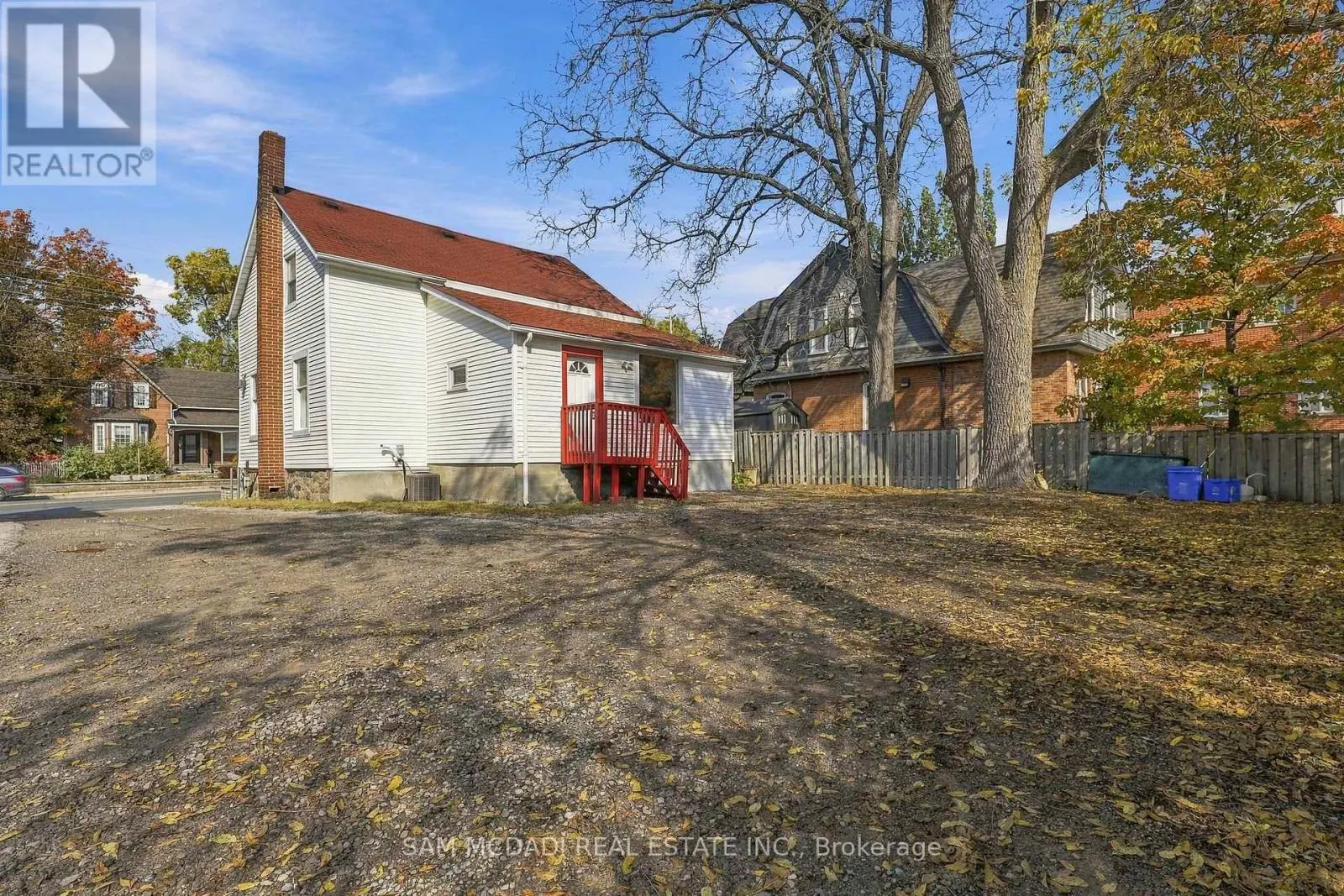 571 KINGSTON ROAD W