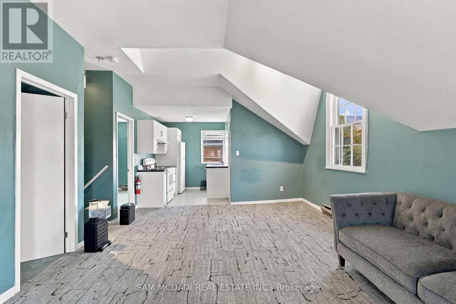571 KINGSTON ROAD W