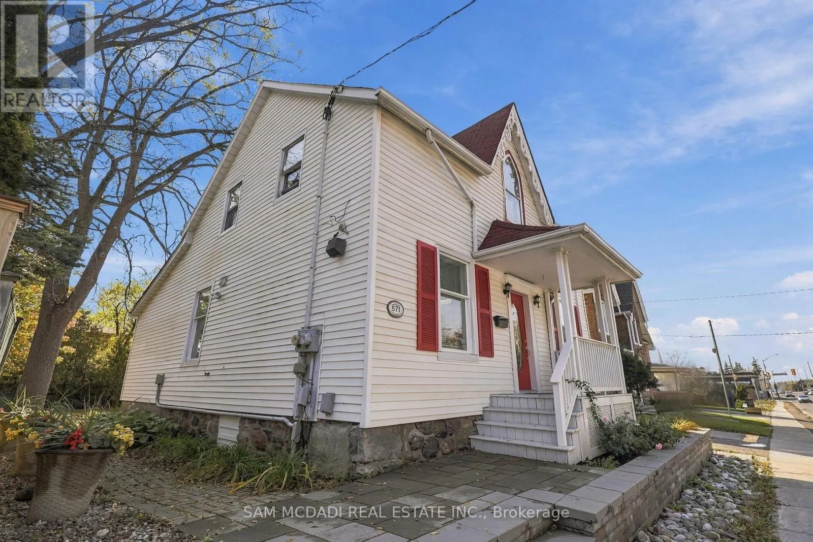571 KINGSTON ROAD W