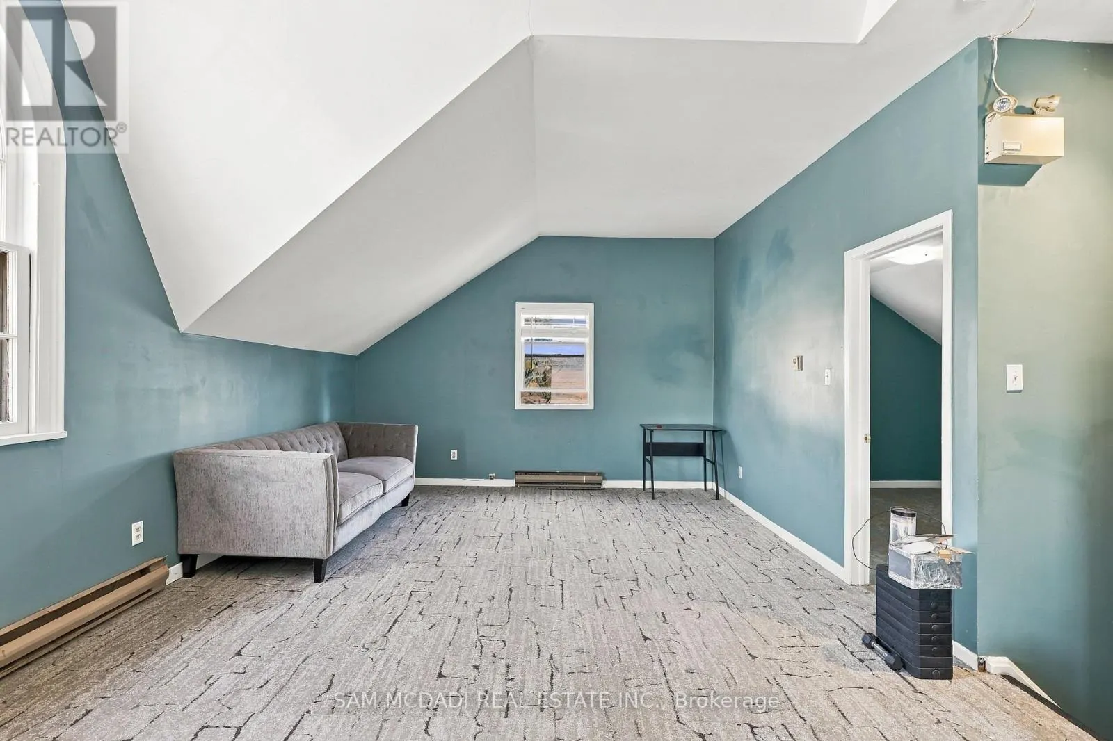 571 KINGSTON ROAD W