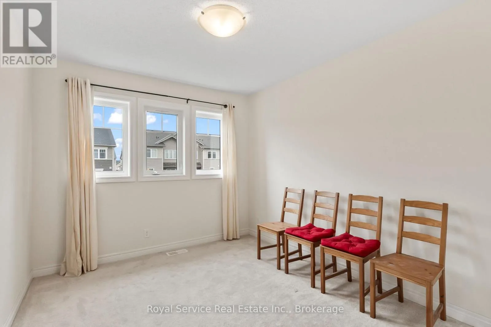 23 TABARET CRESCENT