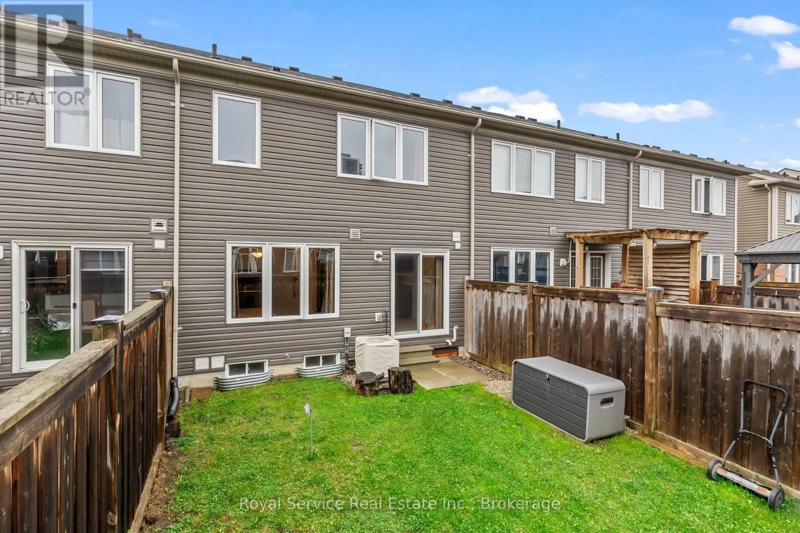 23 TABARET CRESCENT
