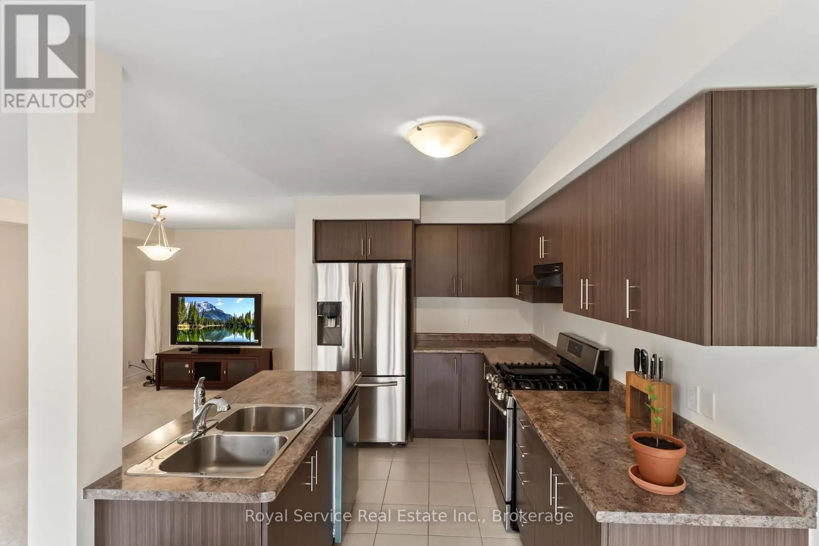 23 TABARET CRESCENT