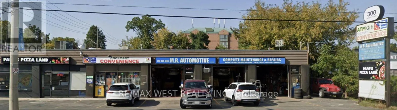 300 DUNDAS STREET E