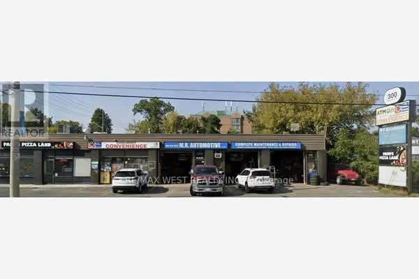 300 DUNDAS STREET E