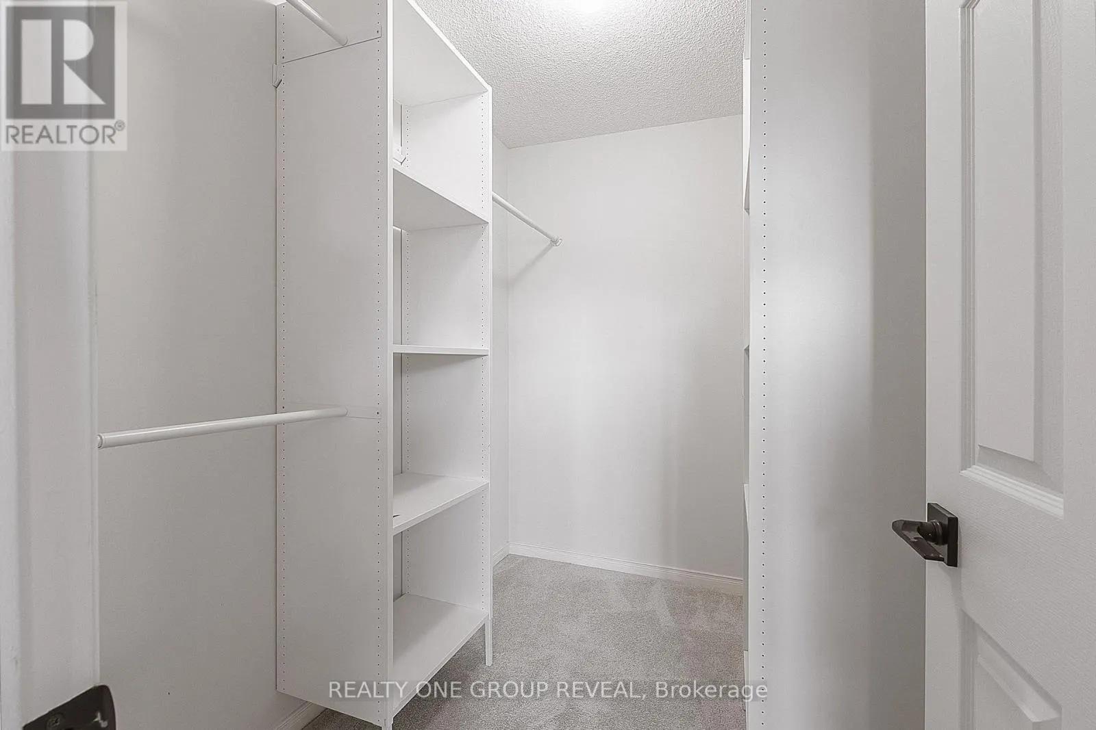1520 STURGEON COURT