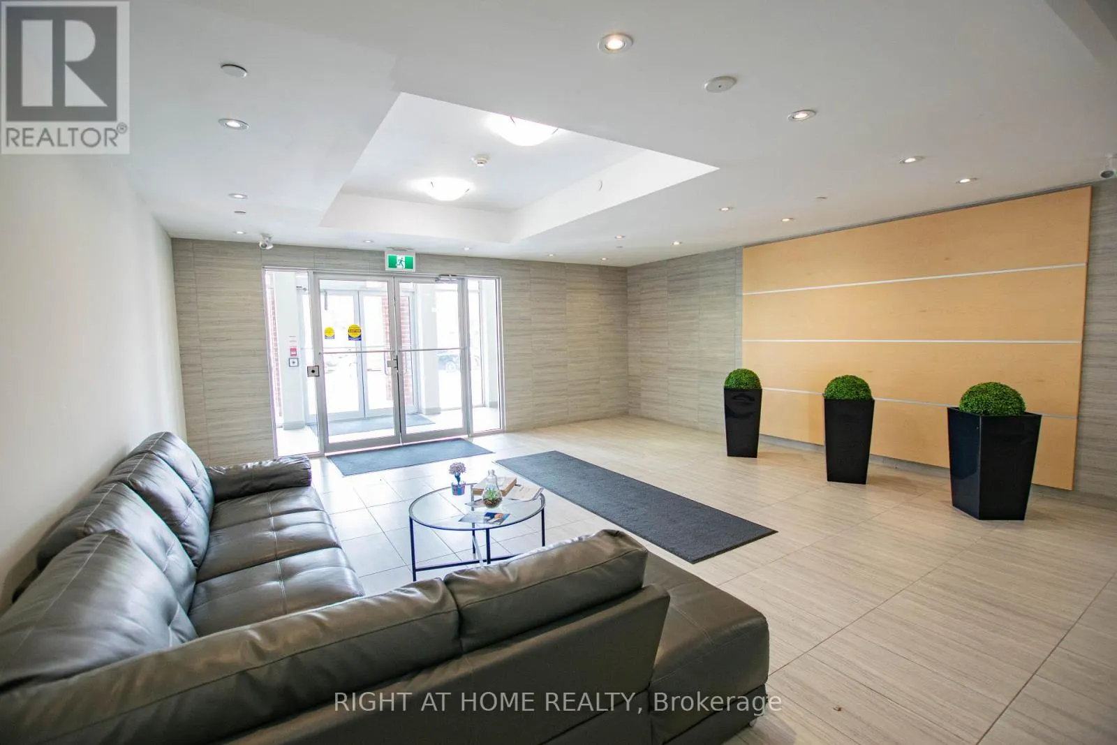 425 - 80 ASPEN SPRINGS DRIVE