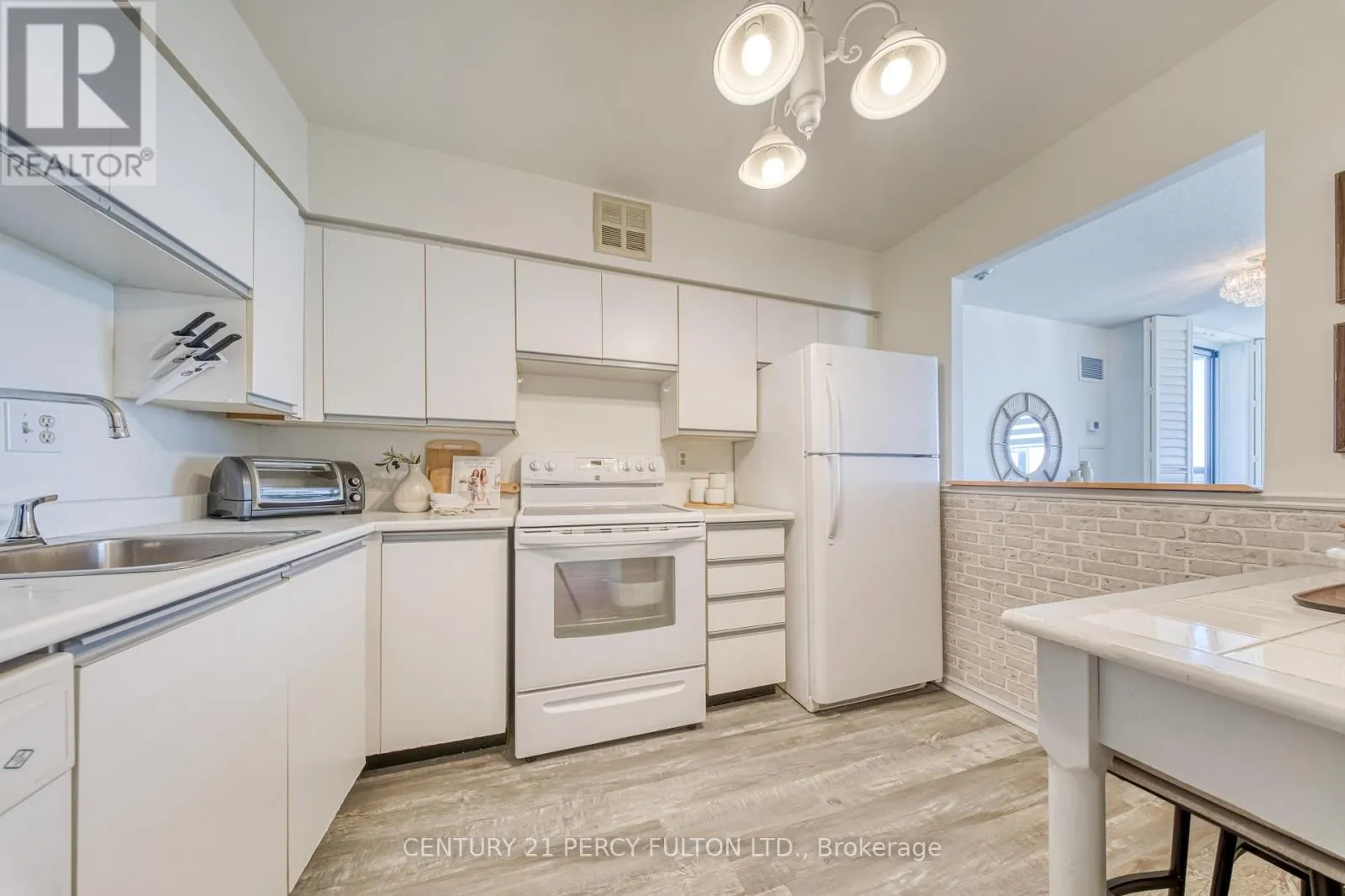 1004 - 2 WESTNEY ROAD N